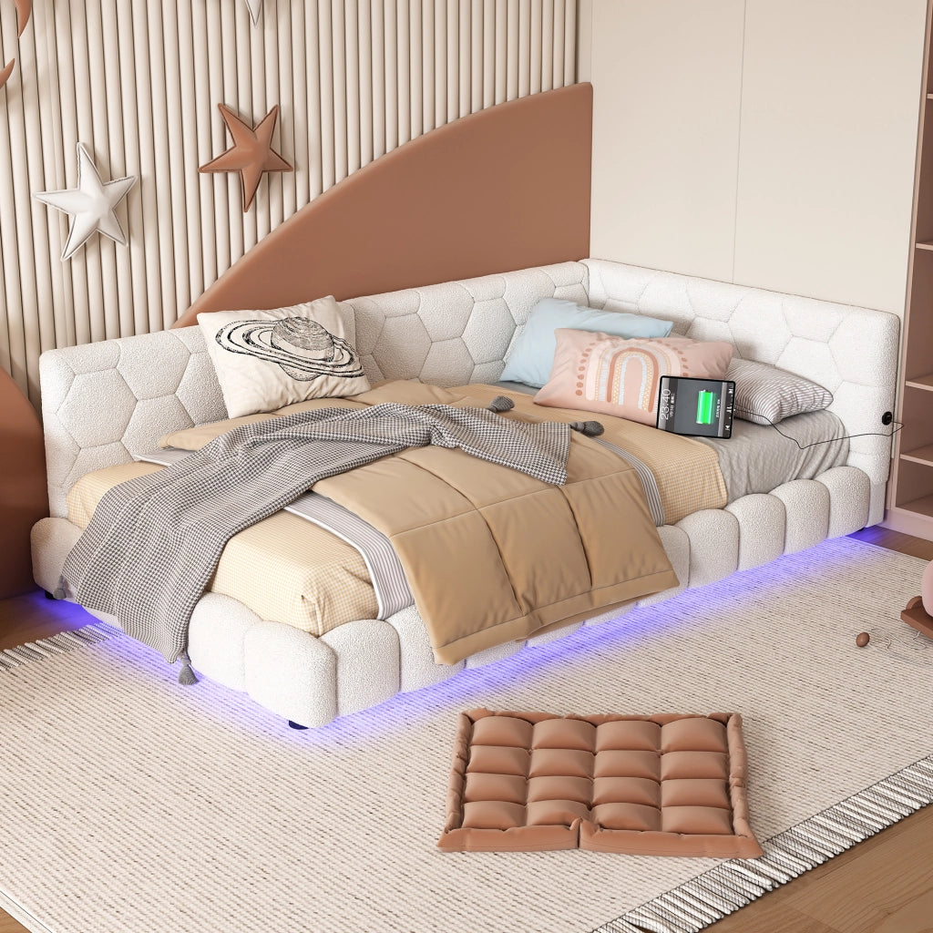 Daybed 90x200 cm in Vliesimitat bianco con luce LED ambientale, USB e Type-C