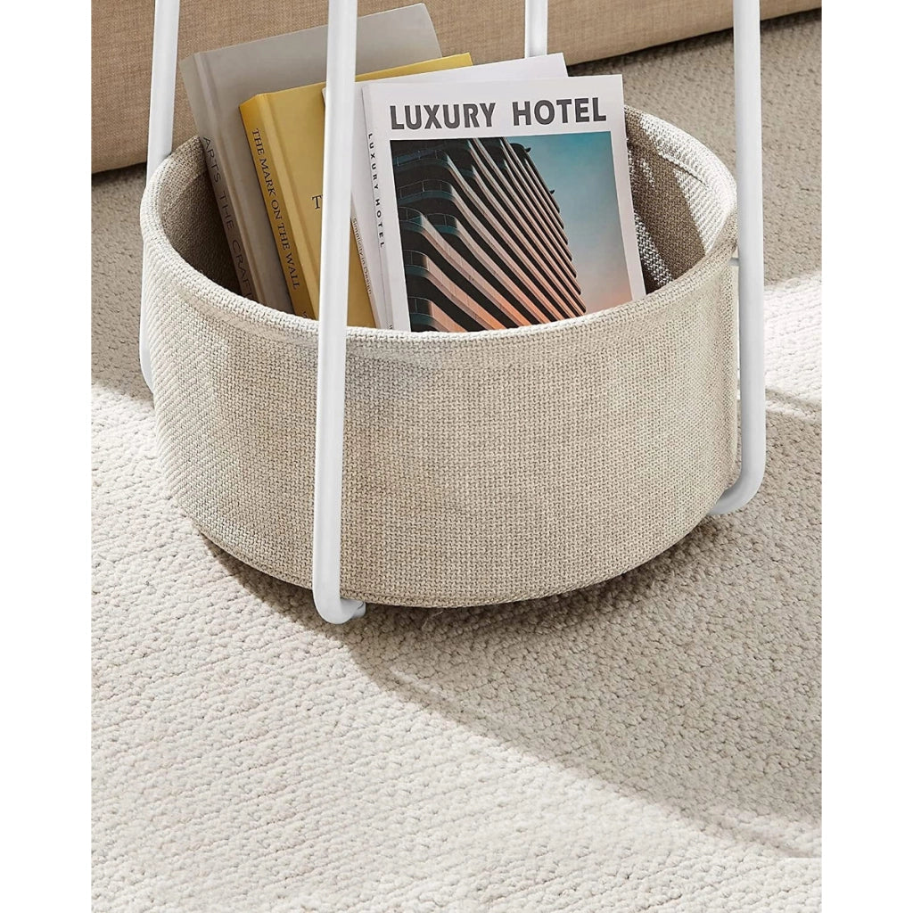 Tavolino da caffè rotondo bianco con cesto portaoggetti beige