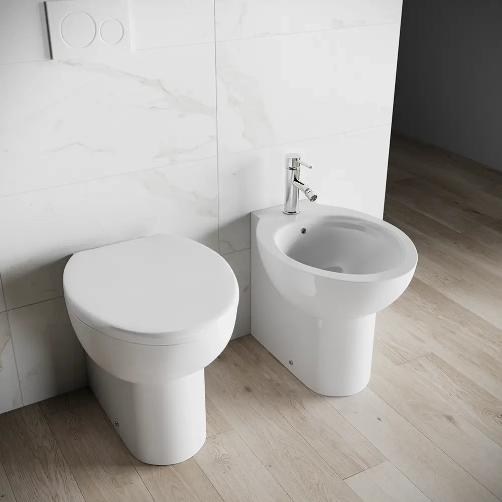 Sanitari filomuro in ceramica bianco lucido: vaso bidet e copriwc soft-close | Doha