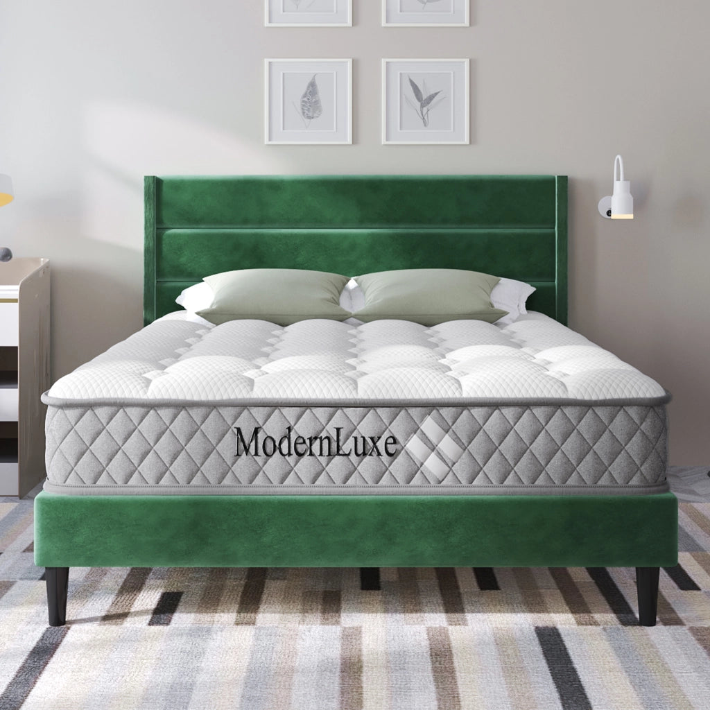 Letto imbottito 140 × 200 cm con rete a doghe e materasso a molle insacchettate; velluto verde scuro