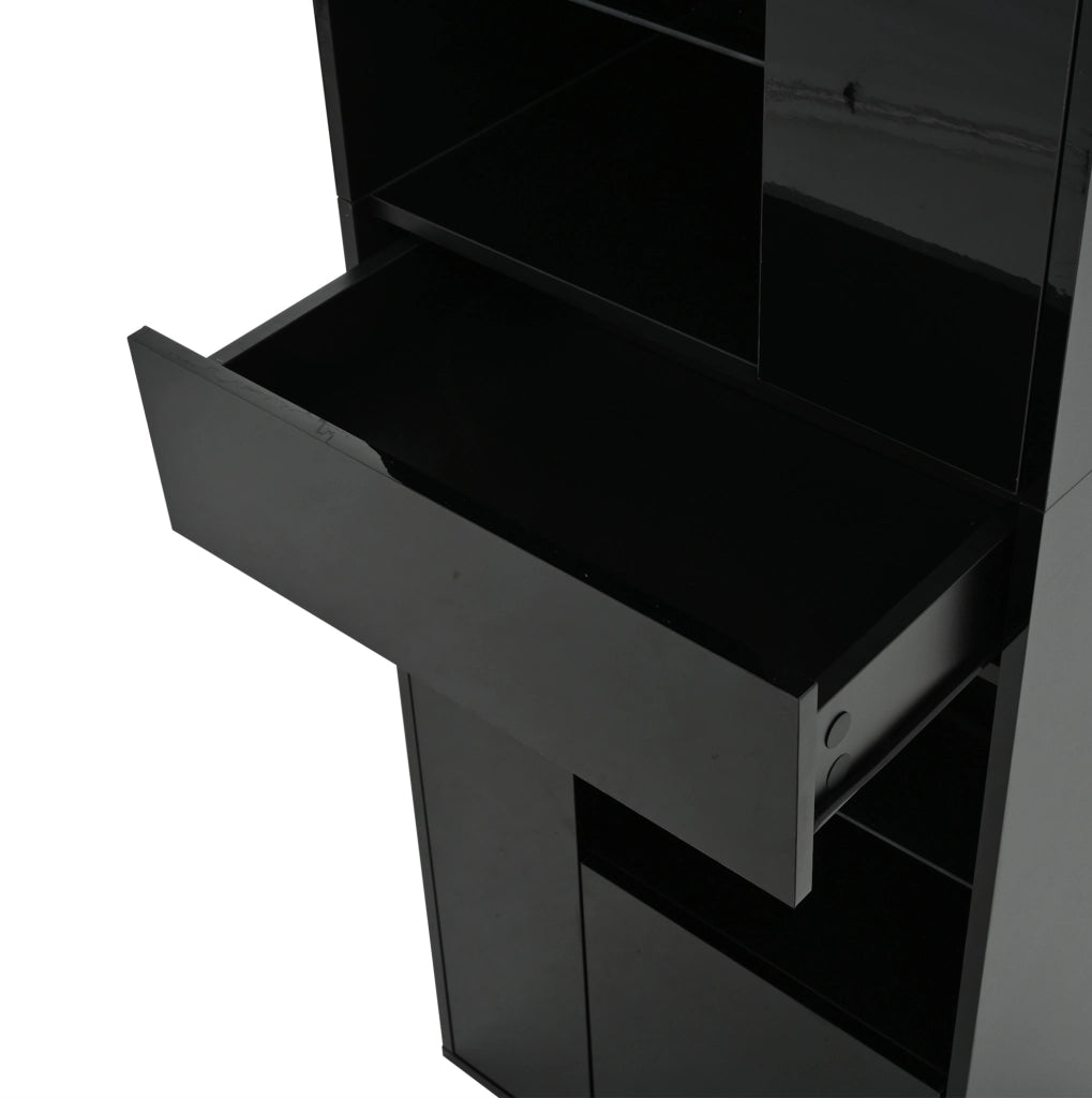 Vetrina alta 55x38x170 cm con LED; 1 cassetto e 4 vani chiusi; nera HOMVRA