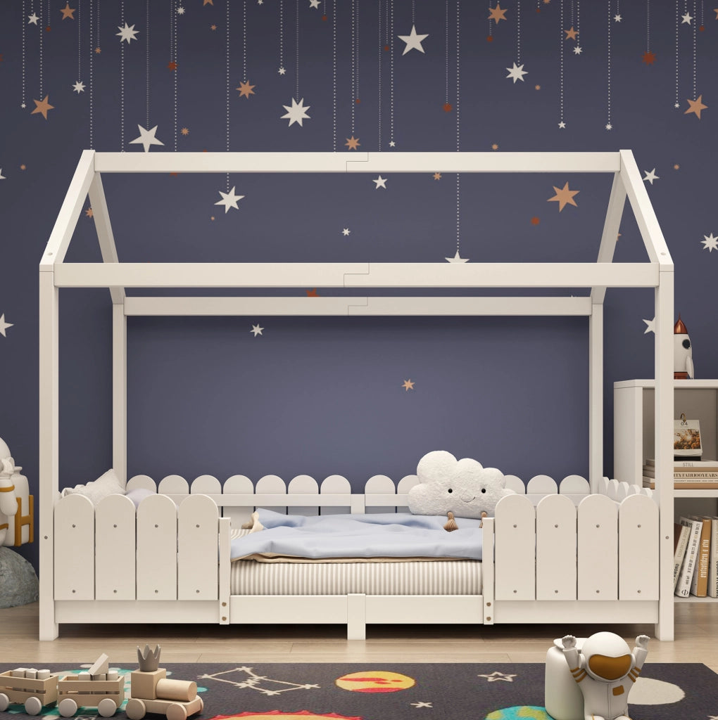 Letto a casetta per bambini 90x200 cm con protezione anticaduta e rete a doghe; legno e MDF bianco