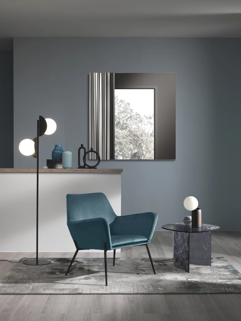 Poltrona Gin in Velluto Blu con Struttura in Metallo Nero Opaco - Design Moderno e Contemporaneo per Area Living 70x71,5x79 cm