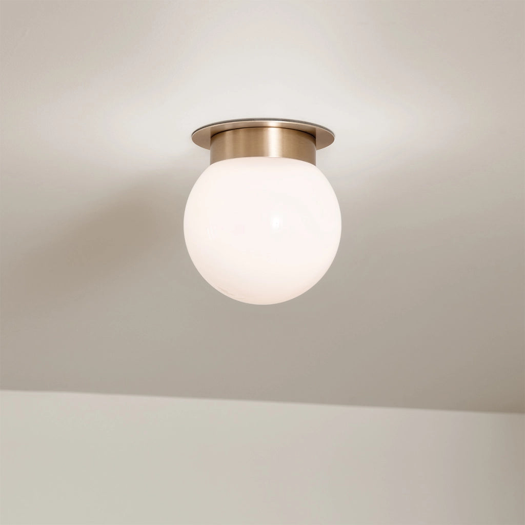 Plafoniera ALBERS ottone, sfera opale vetro E27 Kichler