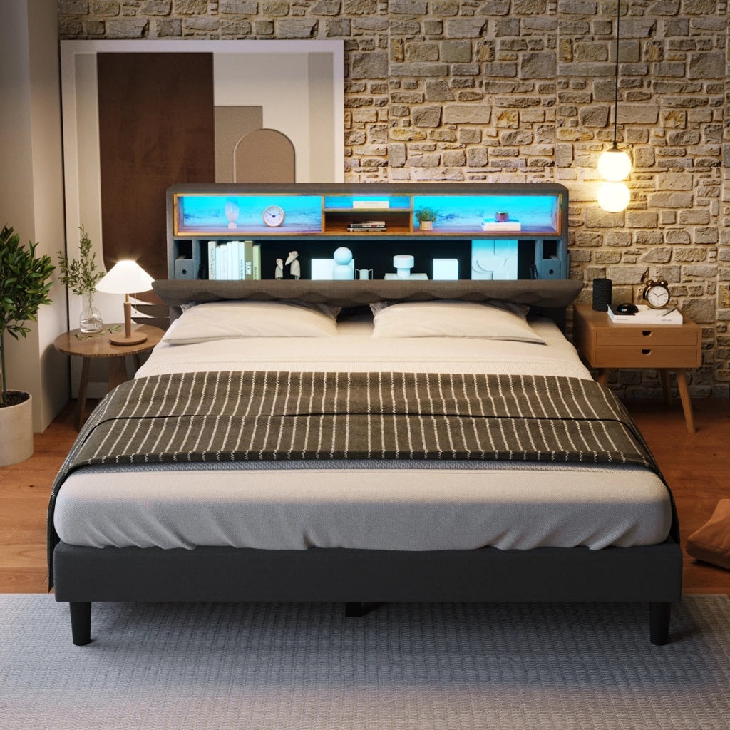 Letto matrimoniale imbottito 140x200 cm con testiera portaoggetti; LED e rete a doghe in legno; grigio