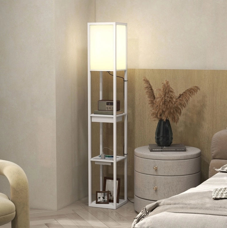 Lampada da terra 26x26x159 cm in MDF bianco con ripiani e USB –