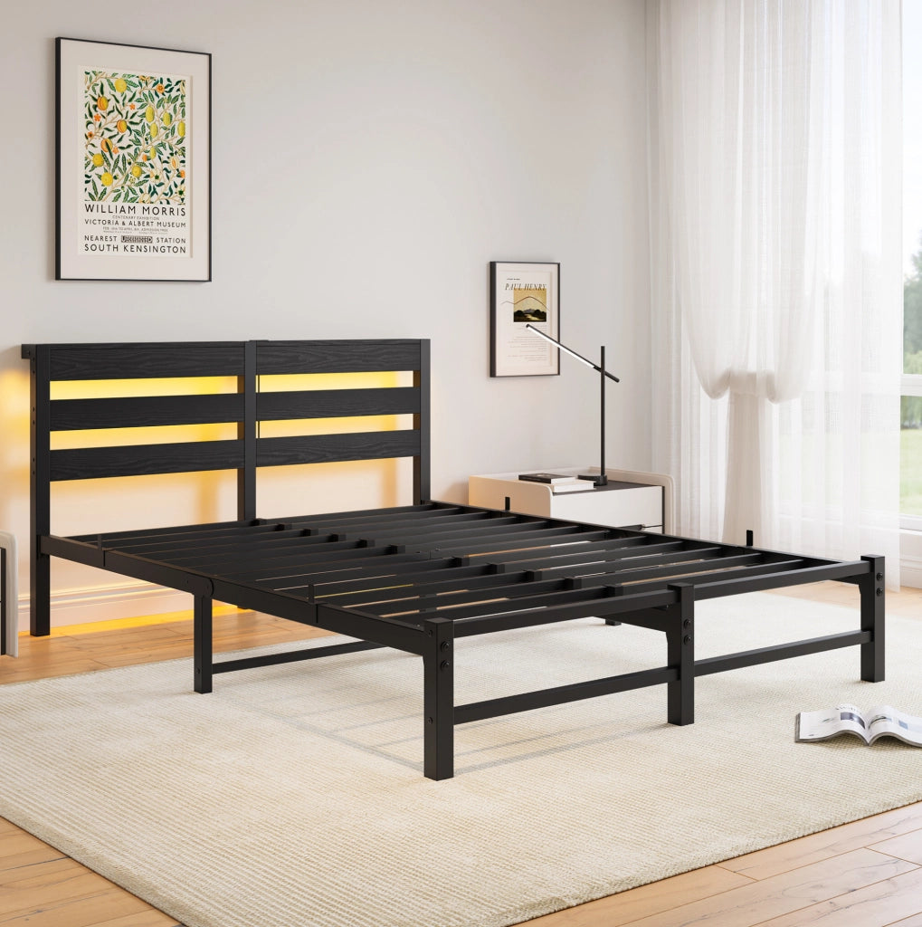 Letto 140 x 200 cm in metallo e legno con LED RGB e ricarica USB