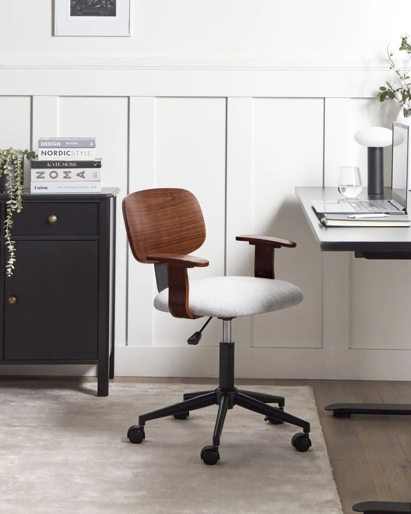 Sedia da ufficio in lino grigio chiaro e struttura in legno scuro arredamento da ufficio elegante