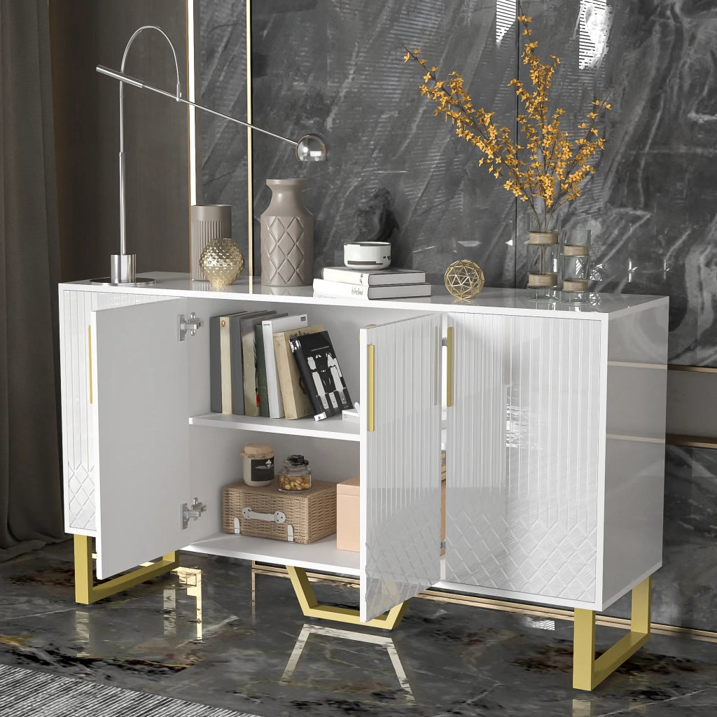 Sideboard lucido bianco, design geometrico, 4 ante, maniglie e piedi in metallo, 140x40x80 cm