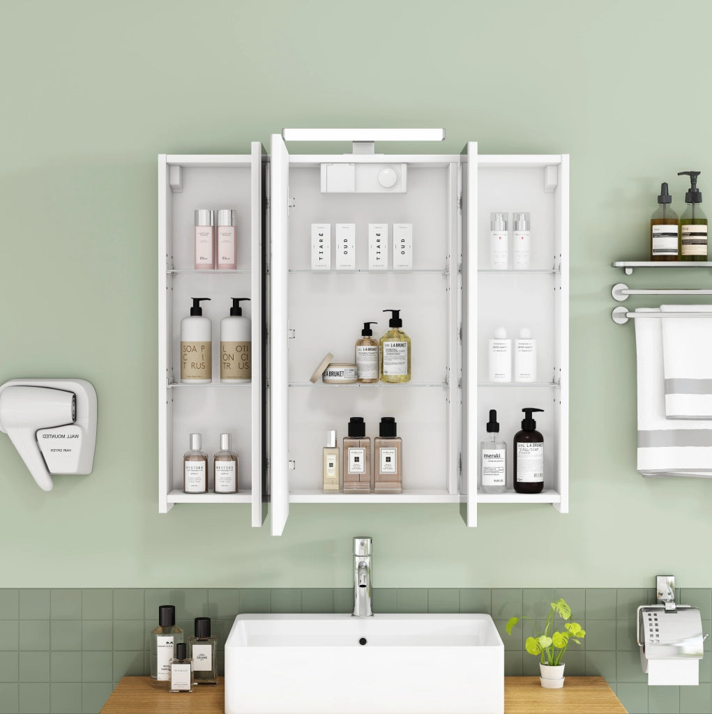 Mobile specchio bianco da 80 cm a parete con 3 ante, illuminazione LED e presa francese integrata
