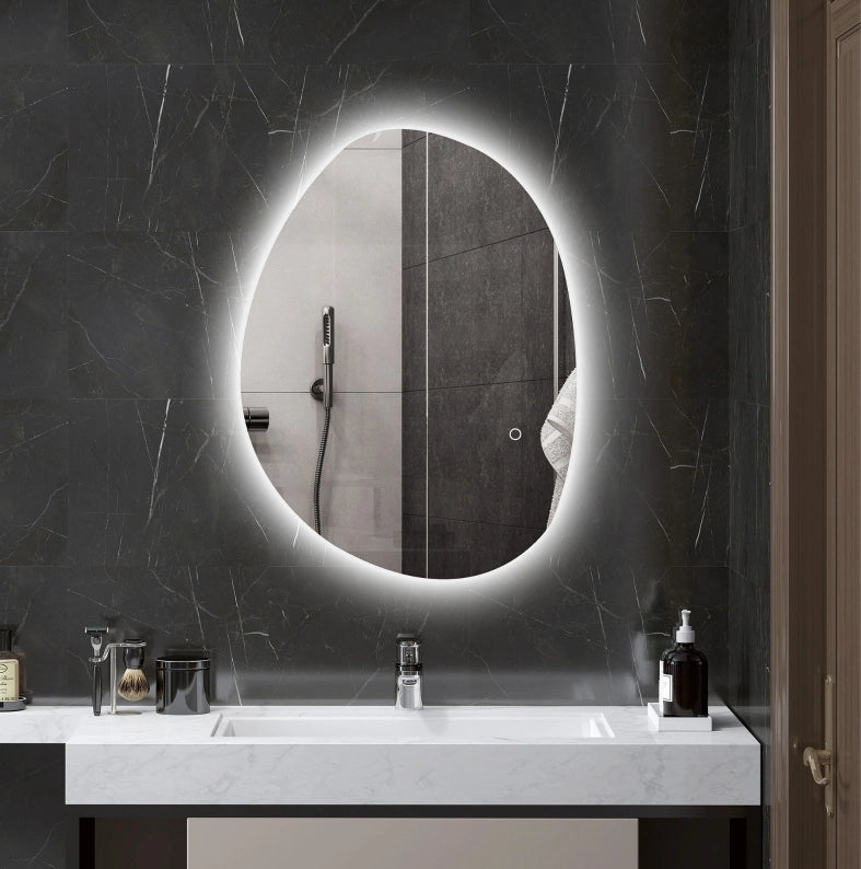 Specchio da bagno asimmetrico 70x50 cm con illuminazione LED e funzione antiappannamento, argento