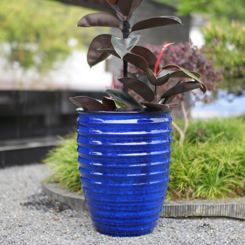 Grande Vaso da Fioriera in Ceramica Artigianale, Ø 42 cm × 54 cm, Blu Reale Lucido con Texture a Righe, Traspirante e Resistente al Gelo con Fori di Drenaggio