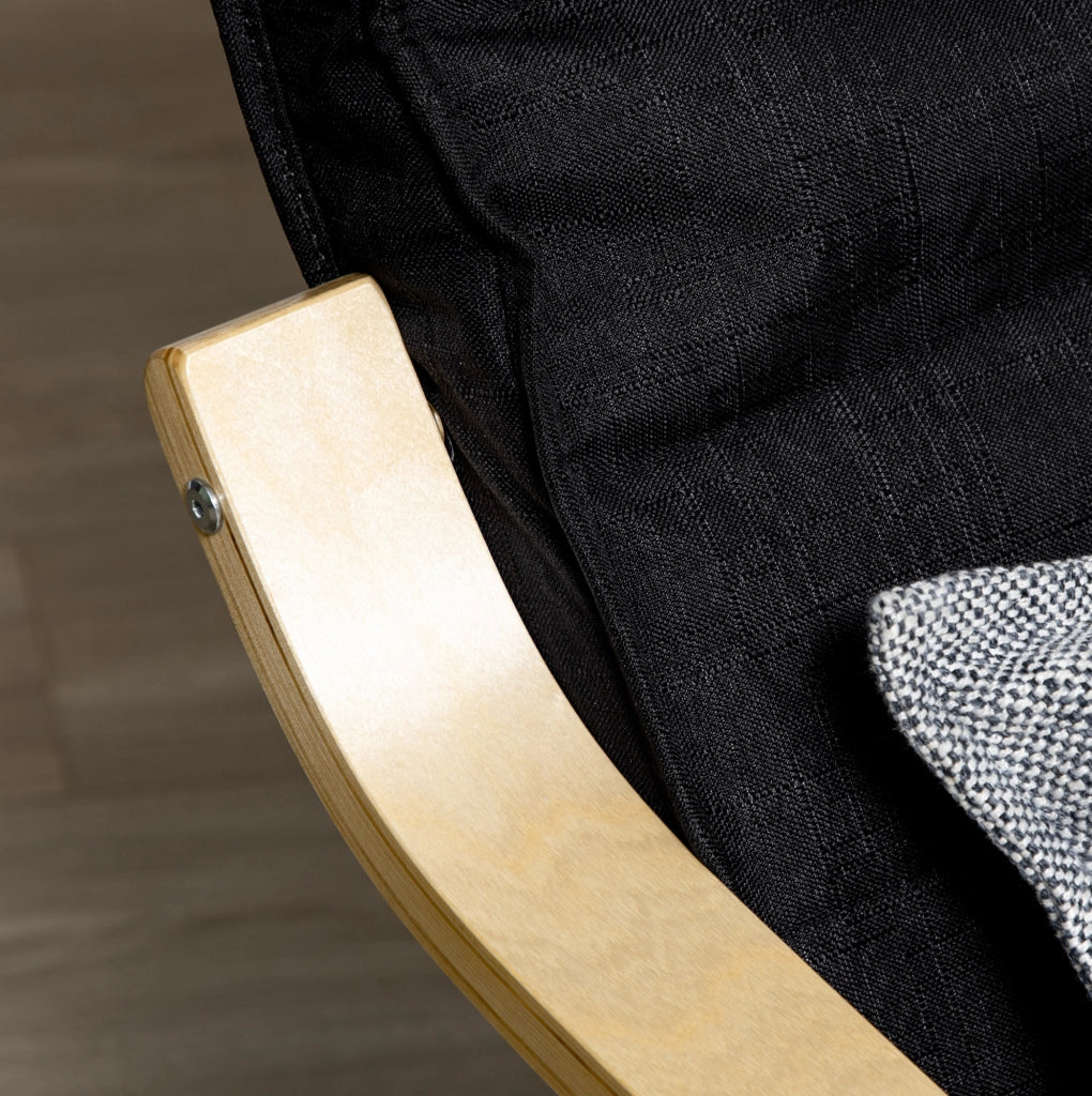 Poltrona Relax a Dondolo in Legno di Betulla con Poggiapiedi Regolabile, Rivestimento in Tessuto di Cotone Nero, Dimensioni 66,5x94x100 cm