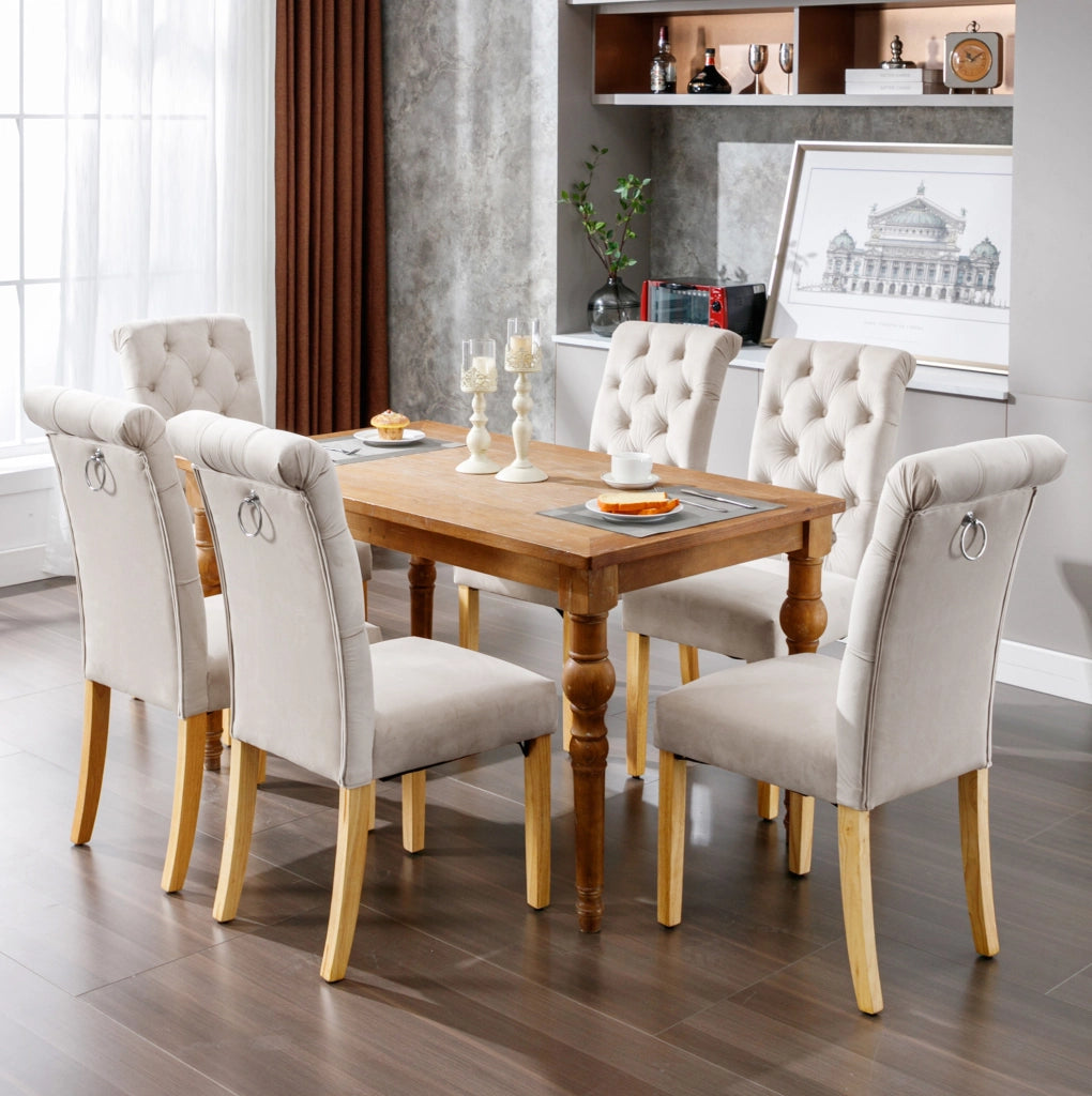 Set di 4 sedie da pranzo in velluto beige con gambe in legno di quercia