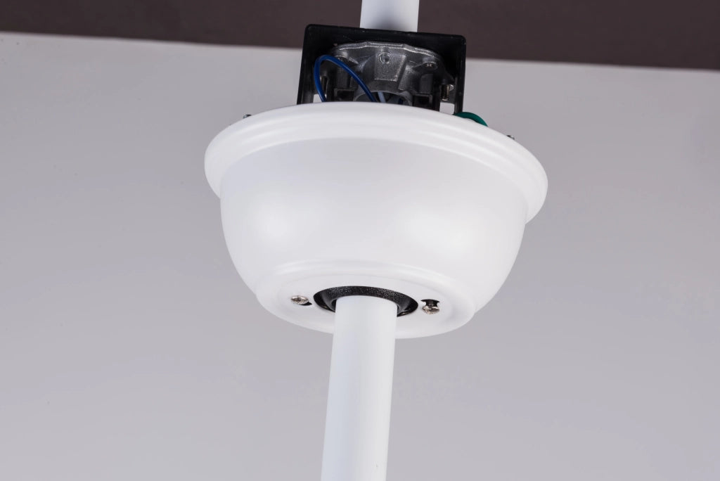 Ventilatore a soffitto da 42 pollici con pale in legno naturale, motore DC silenzioso, funzione memoria e telecomando, design a elica per interni ed esterni