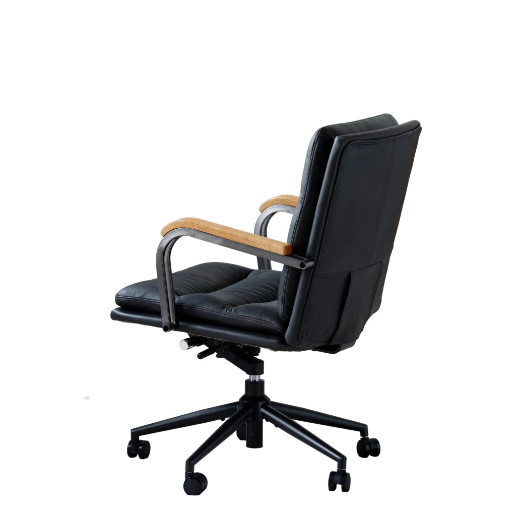 Sedia da ufficio ergonomica in pelle nera con braccioli e ruote