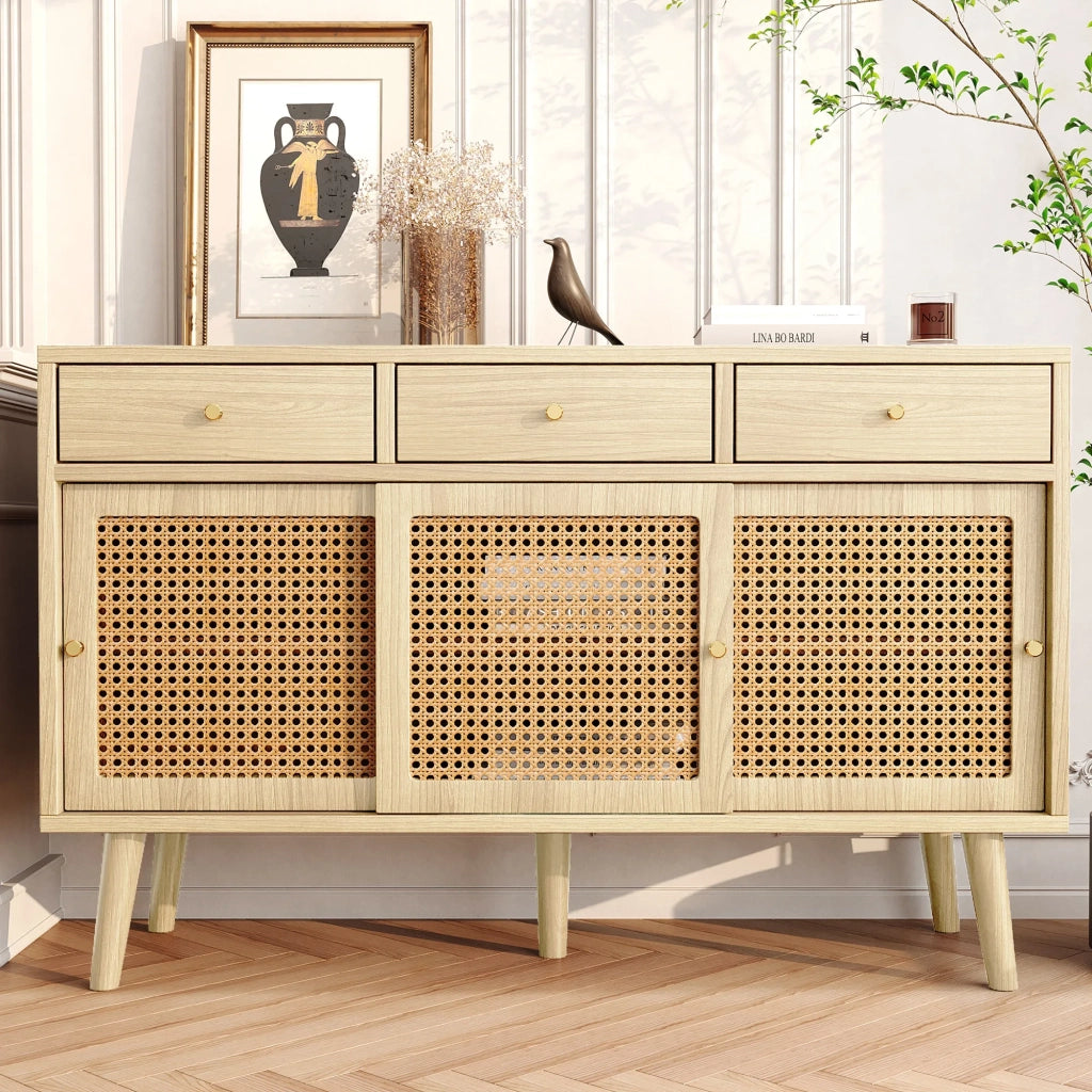 Sideboard con 3 cassetti e 3 ante scorrevoli, intreccio di rattan, gambe in legno massello, maniglie in metallo dorato, ripiani regolabili, rovere, 120x40x78 cm