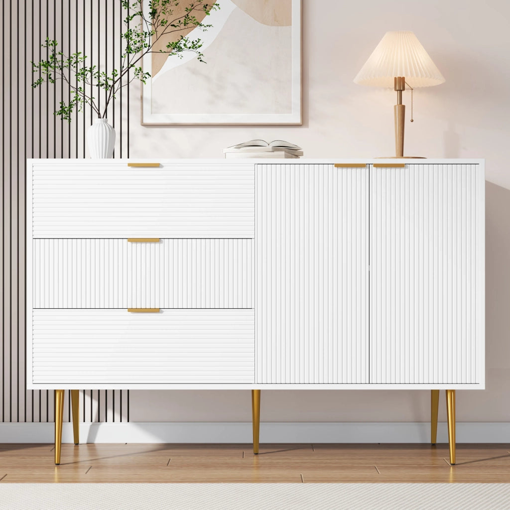Sideboard con ante, cassetti e ripiani interni, maniglie e gambe dorate
