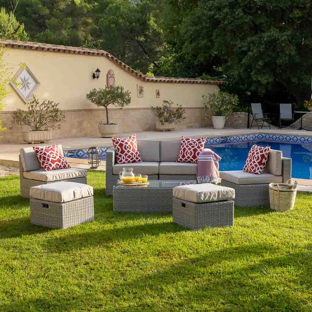 Set tavolo grigio, divano, 2 poltrone e 2 poggiapiedi