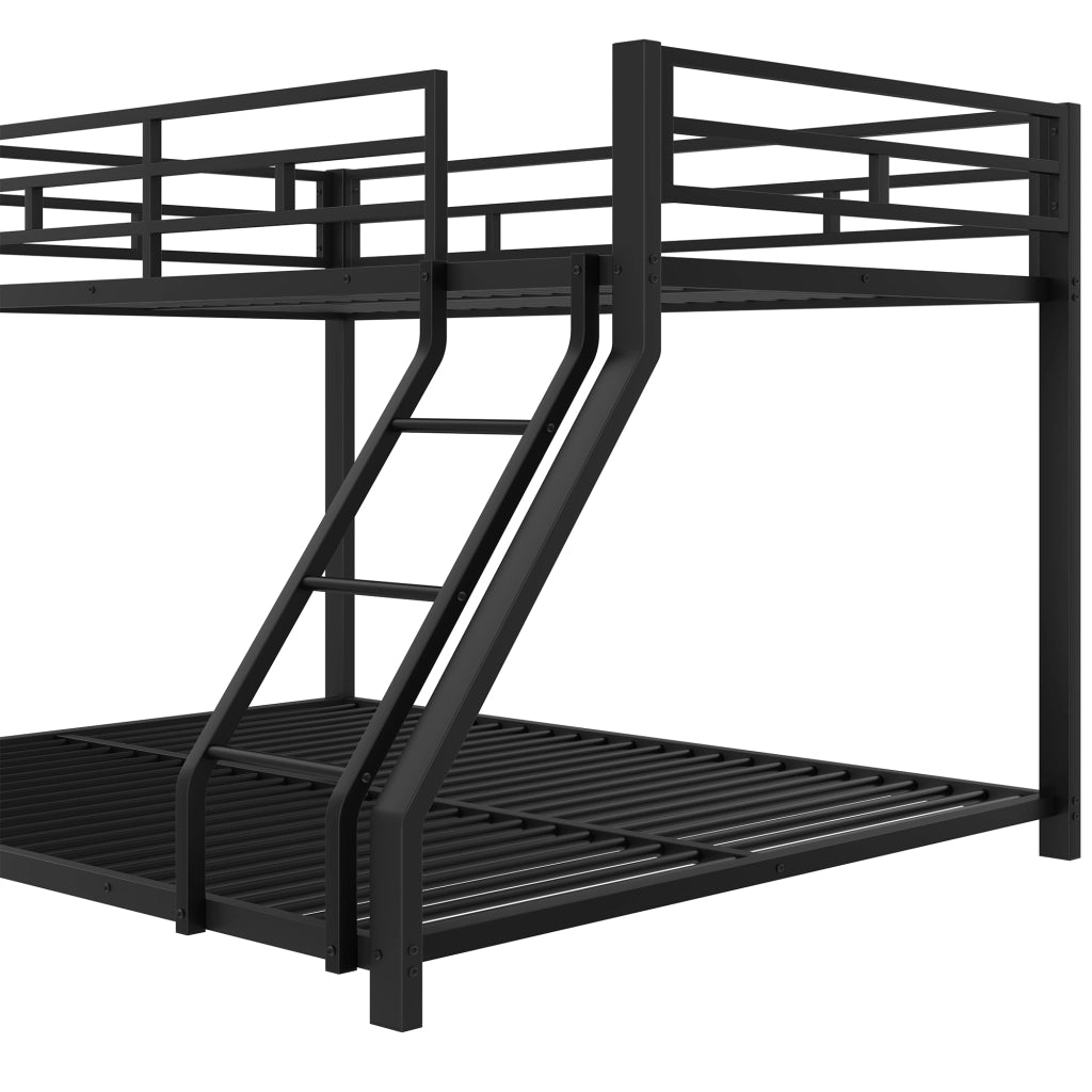 Letto a castello due livelli 90 × 200 cm e 140 × 200 cm con scala e barriera in metallo nero senza materasso