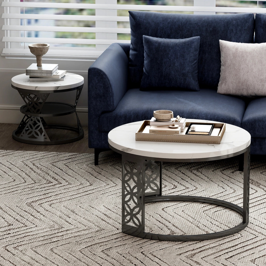 Set 2 tavolini da caffè 70x70x45 e 45x45x37 cm; piani effetto marmo bianco; struttura in metallo nero