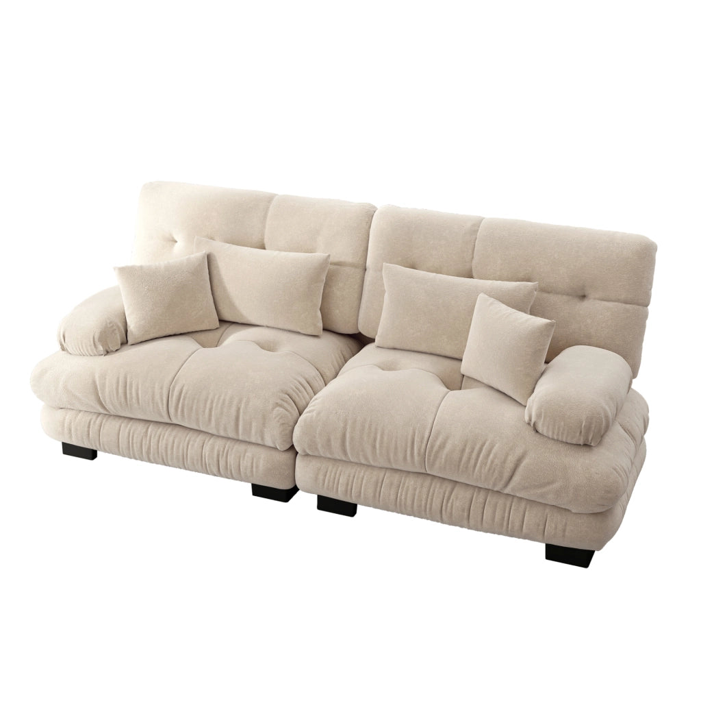 Divano angolare Cloud in chenille beige chiaro con struttura in legno massello e cuscini lombari e decorativi