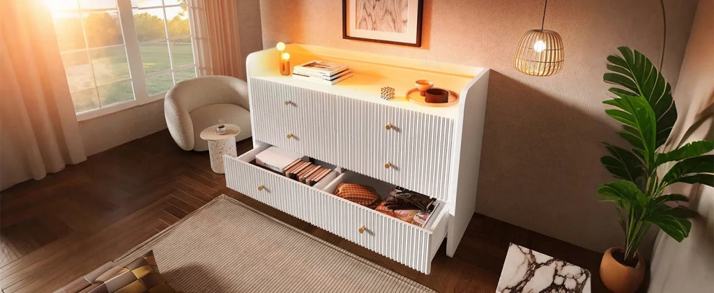Sideboard bianco 120x40x75 cm con illuminazione LED e 6 cassetti, design moderno a scanalature ondulate per soggiorno e camera da letto