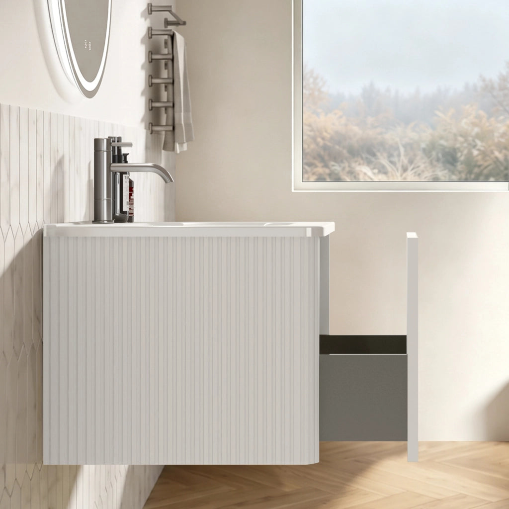 Set mobili bagno bianco: lavabo 80 cm con mobile sottolavabo e armadio a muro preassemblato. Armadio striato con 1 cassetto. Specchio LED rotondo 80 cm incluso.
