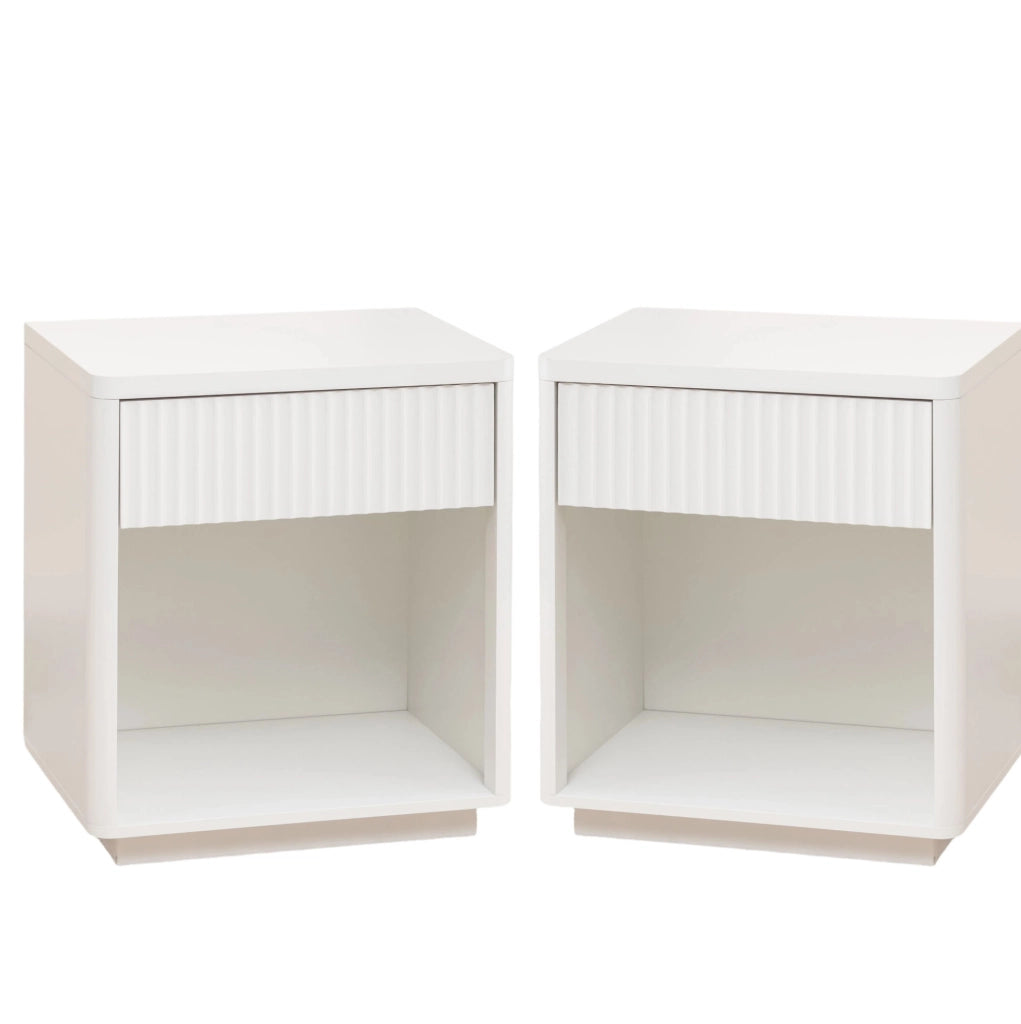 Set da 2 Comodini con Cassetto e Ripiano Aperto, Tavolino da Camera con Design a Pannelli Increspati, Struttura in Legno Robusto 63,5x38x46,5 cm