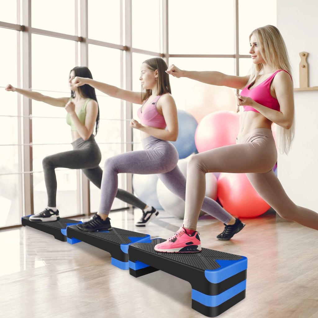 Step aerobico regolabile 68,5x28x10 cm in ABS blu, 3 altezze per casa