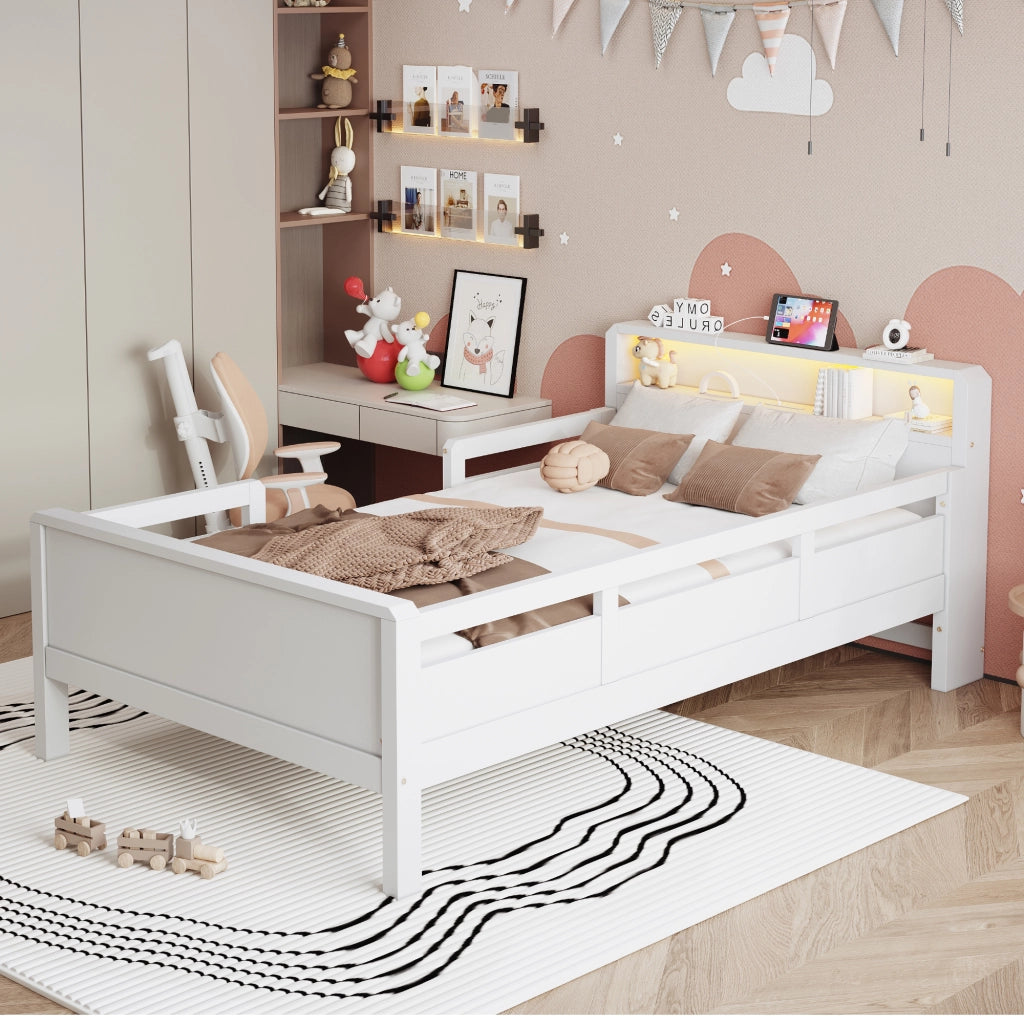 Letto per bambini 90 x 200 cm con contenitori, LED e USB/USB-C, letto singolo in pino bianco con ripiano di testiera e sponde di sicurezza