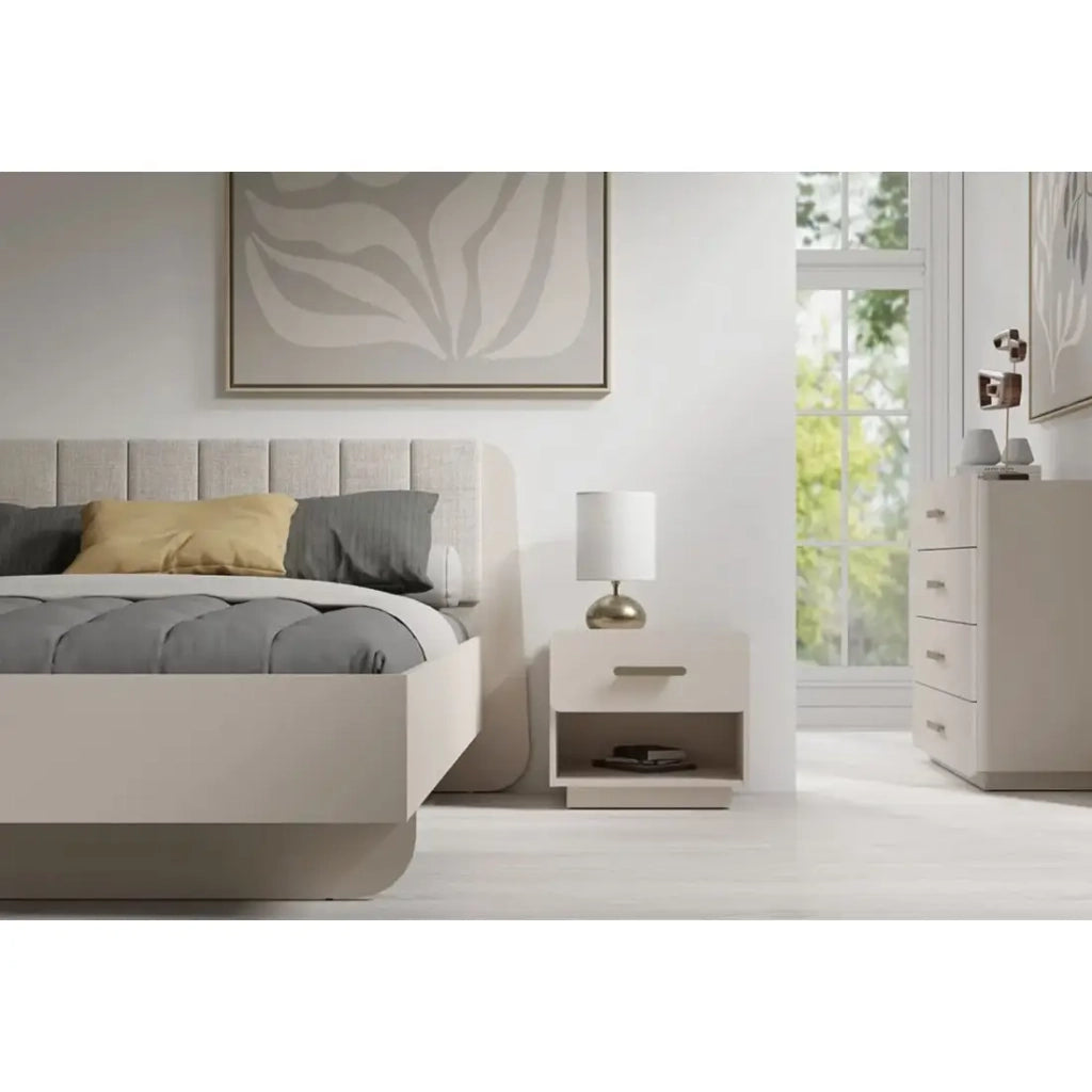 Letto AMALIE 180x200 cm – Testiera in tessuto beige – Rete inclusa