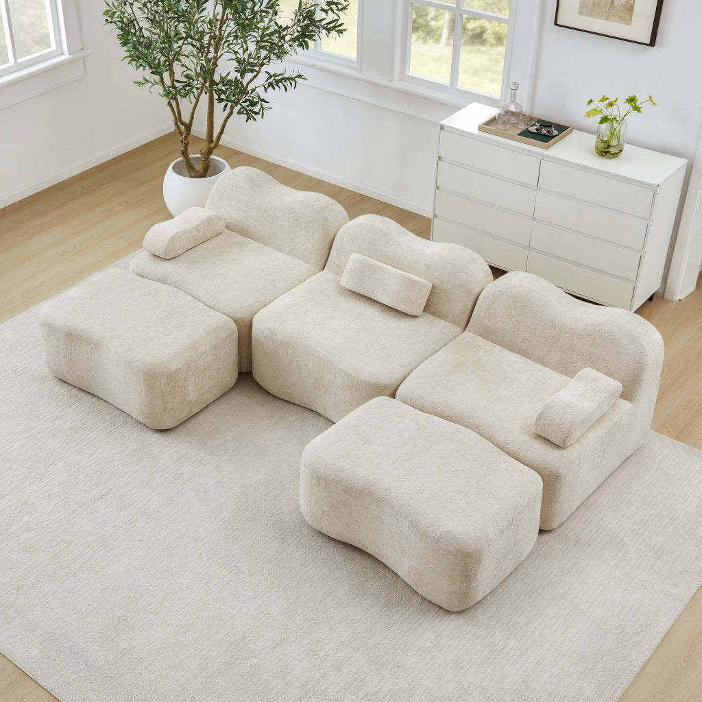 Divano panoramico modulare a 3 posti con 2 pouf in velluto beige configurabile a U o L con seduta profonda