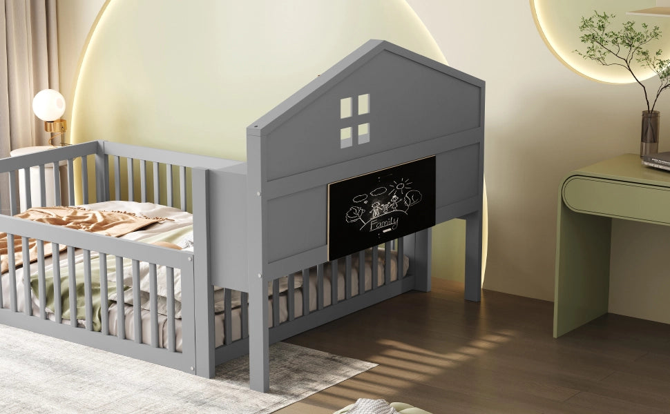 Letto per bambini a pavimento 140 × 200 cm con lavagna ripiani protezione porta e rete a doghe grigio