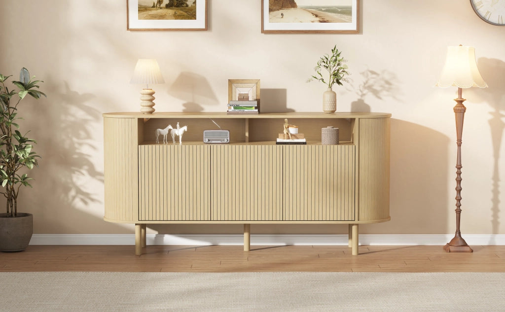 Sideboard 160x40x78,5 cm in truciolare con 3 ante ondulate e ripiano aperto, gambe in legno massello, colore legno naturale, portata 75 kg