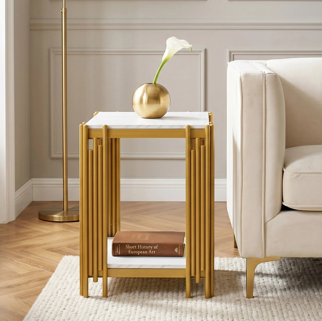 Comodino 43x40x54,7 cm bianco e oro, 2 ripiani, effetto marmo, metallo e MDF