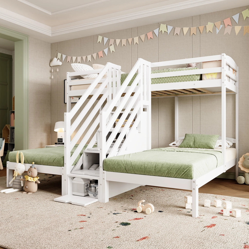 Letto a castello a tre letti 90 × 200 cm in legno di pino e MDF bianco con scala contenitore e sponde