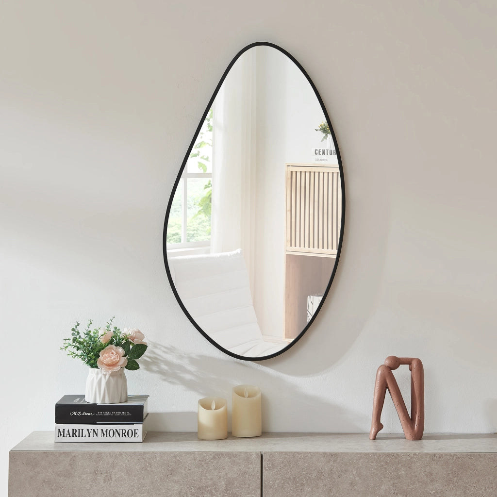 Specchio da Parete Orland con Cornice Irregolare 82x46 cm Nero [en.casa]