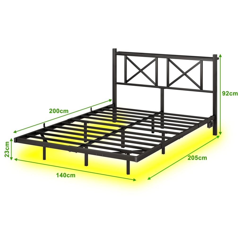 Letto matrimoniale 140 × 200 cm con LED; ricarica USB; testiera portaoggetti e struttura in metallo nero
