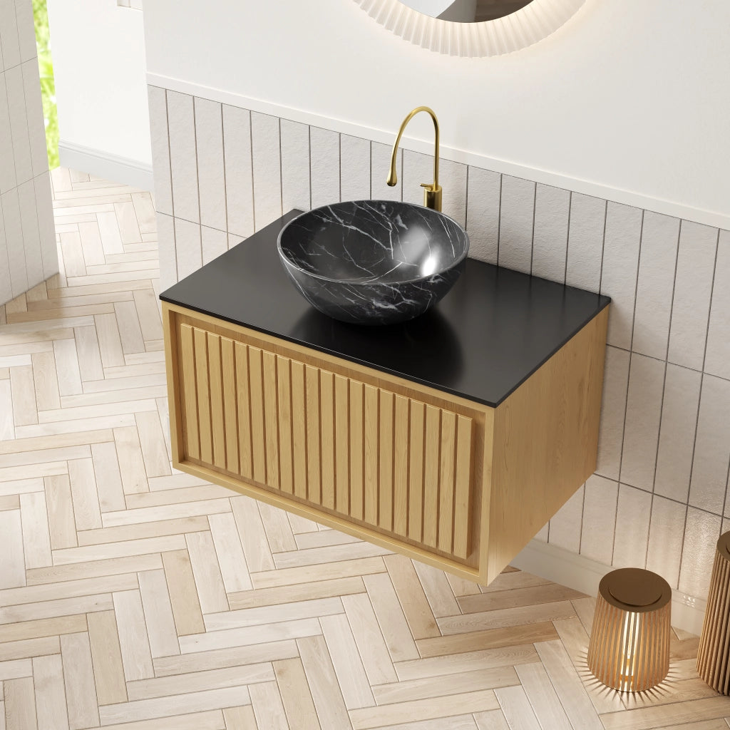 Mobiletto con lavabo sospeso in ceramica effetto pietra con piano in pietra sinterizzata nero e cassetto rovere dorato