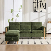 Divano angolare a tre posti in chenille verde con poggiapiedi contenitore e gambe in legno, stile nordico