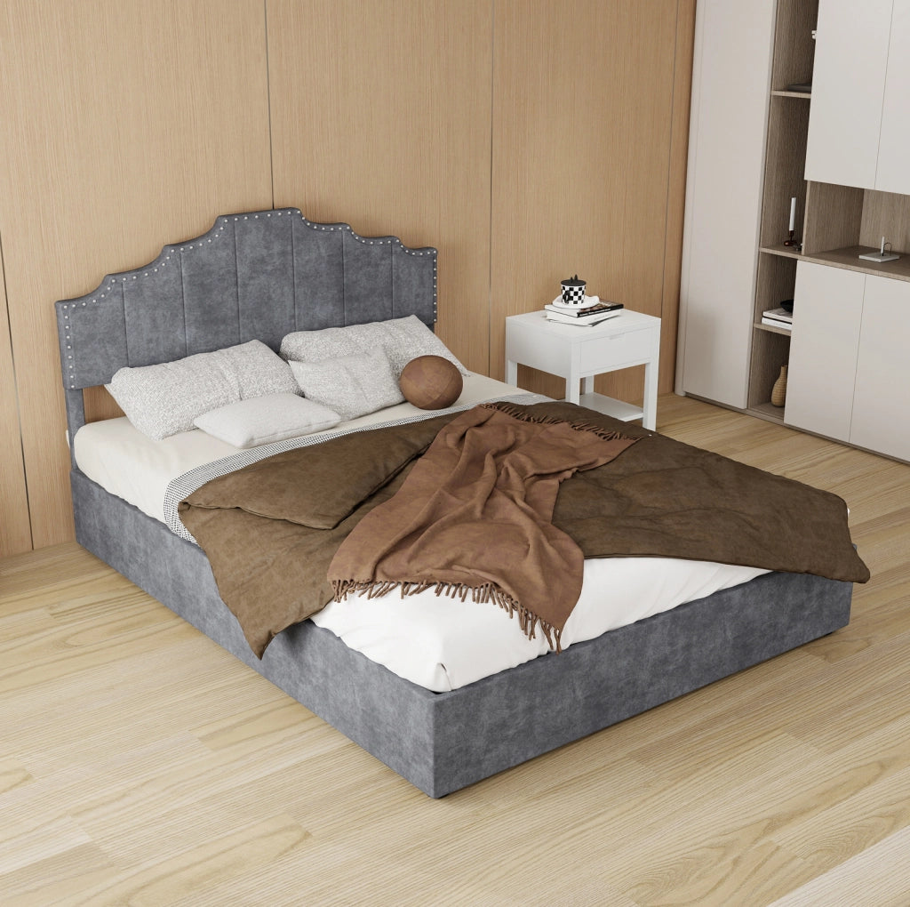 Letto imbottito 140x200 cm grigio in tessuto e metallo, testiera alta, materasso incluso