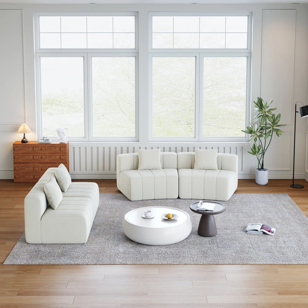 Divano modulare curvo a quattro posti in ciniglia beige con 2 cuscini