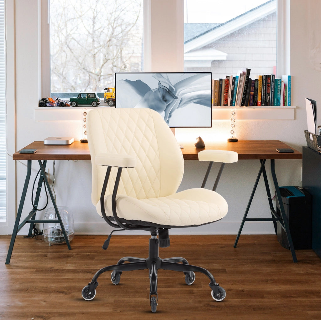 Sedia da ufficio ergonomica in pelle color crema con altezza seduta regolabile