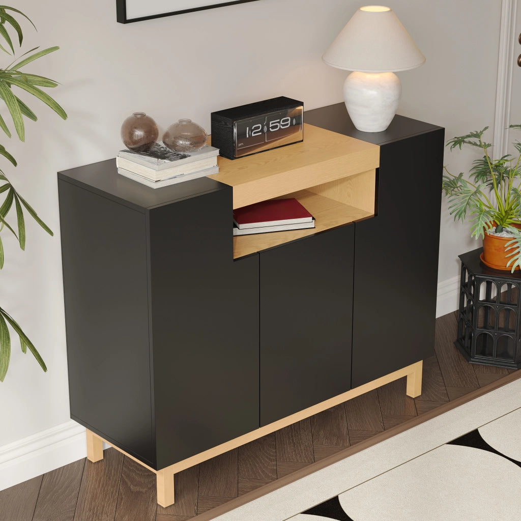 Credenza con tre ante 120;5 cm con vano centrale aperto; pannello truciolare; nera effetto legno