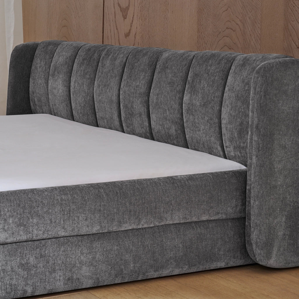 Letto 140 × 200 cm con testiera imbottita rivestito in ciniglia trapuntata grigio scuro senza materasso