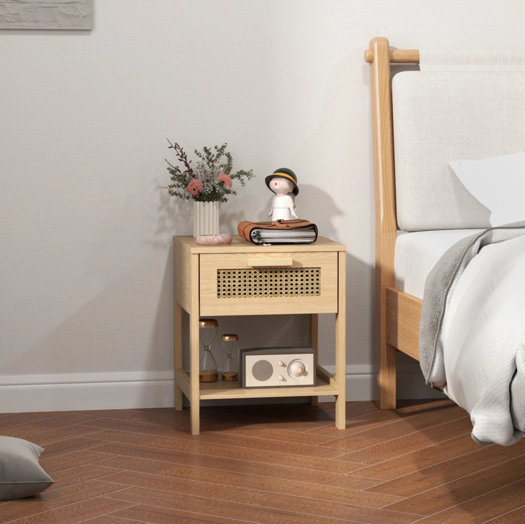 Comodino in rattan naturale con cassetto e ripiani aperti 40x40x48,4 cm