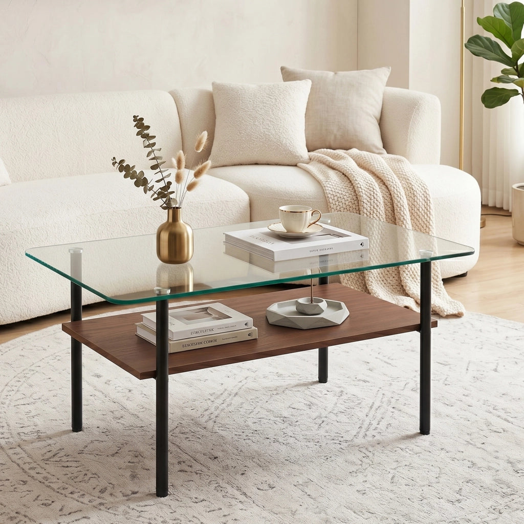 Tavolino basso fisso con piano in vetro temperato e ripiano in MDF effetto legno; struttura in metallo nero e marrone
