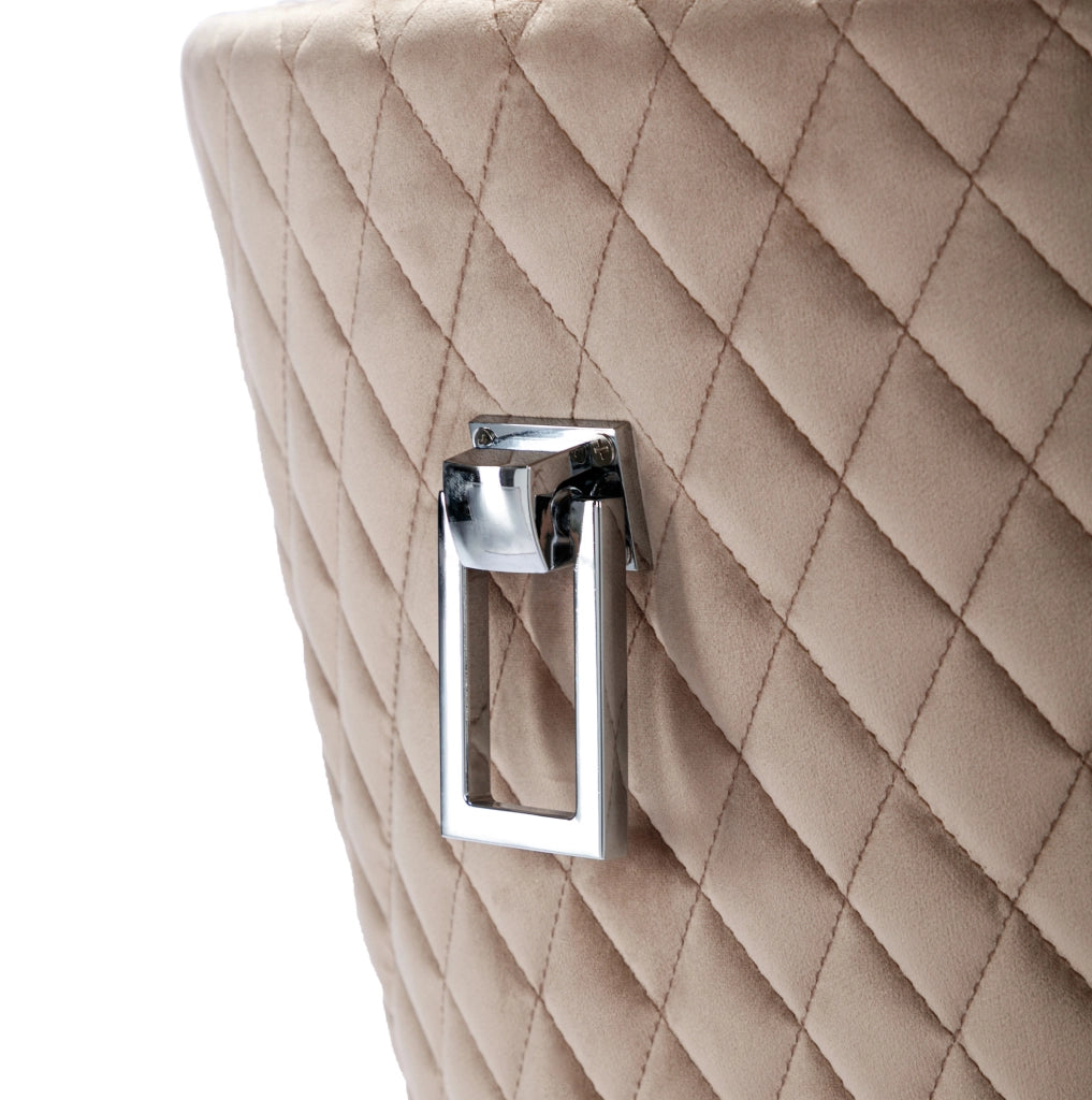 Sedia da pranzo imbottita in velluto beige con schienale decorato e gambe in metallo, set da 2