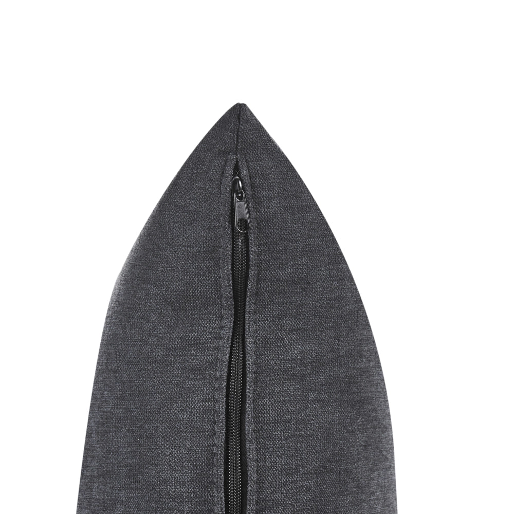 Divano a due posti con rivestimento in tessuto nero con braccioli e gambe in legno stile moderno